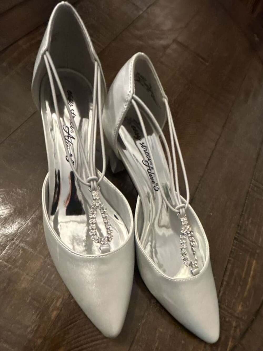 Easy Street Alive @ 5 Heels Size 7.5 Silver Satin Rhinestone Pumps